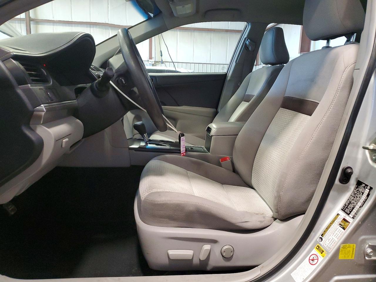 2014 TOYOTA CAMRY LE photo 19