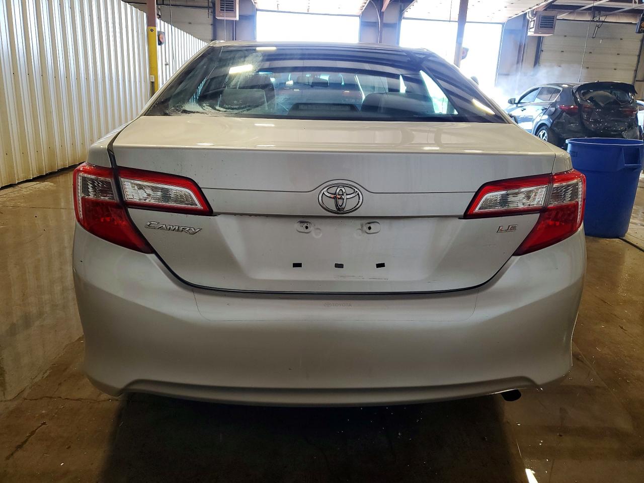 2014 TOYOTA CAMRY LE photo 16