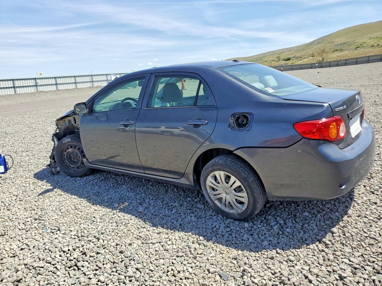 2010 TOYOTA COROLLA BASE photo 3