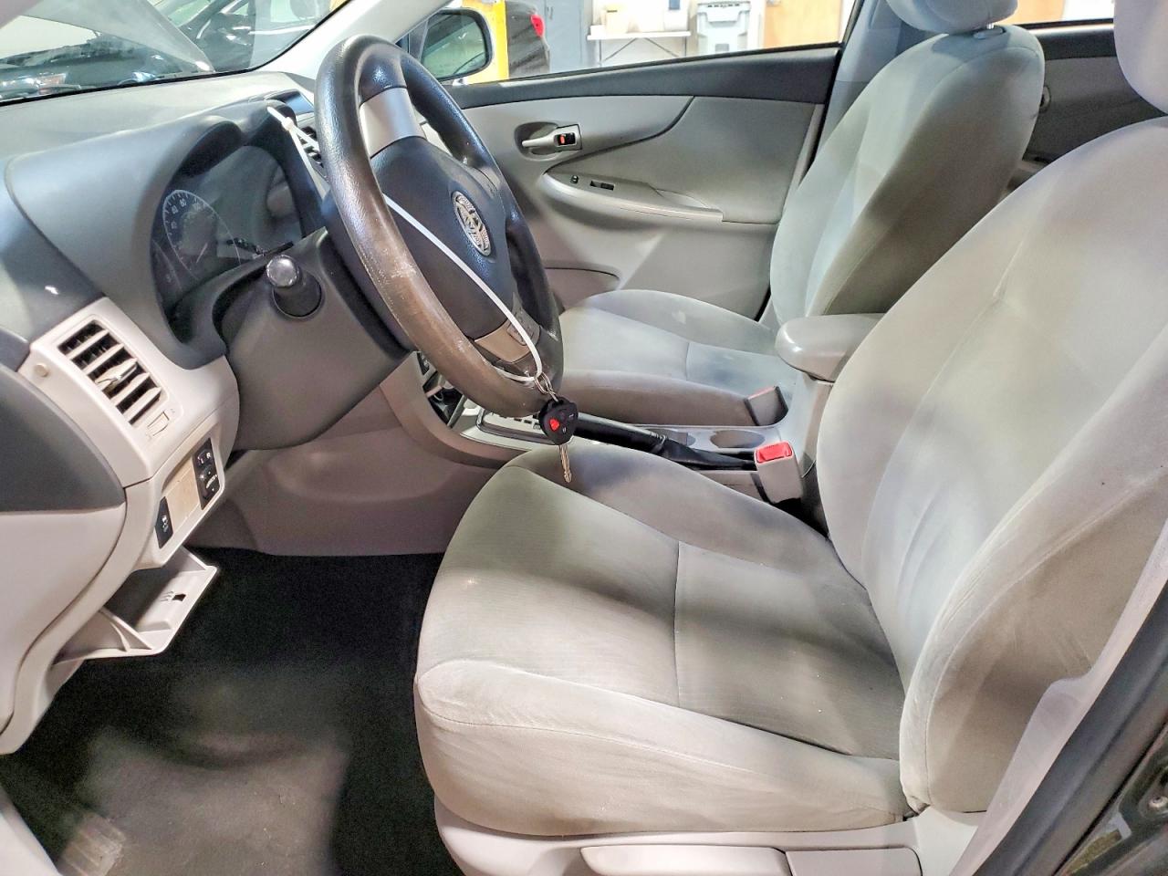2012 TOYOTA COROLLA LE photo 13