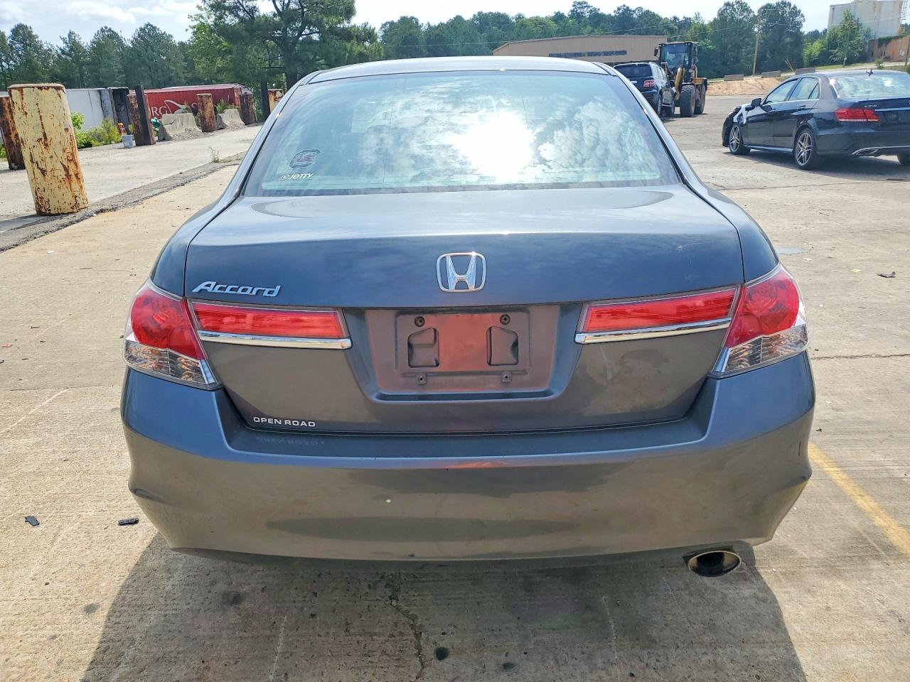 2011 HONDA ACCORD LX photo 11