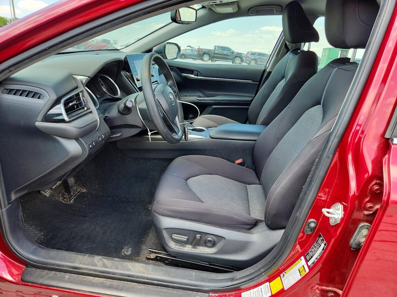 2021 TOYOTA CAMRY LE photo 19