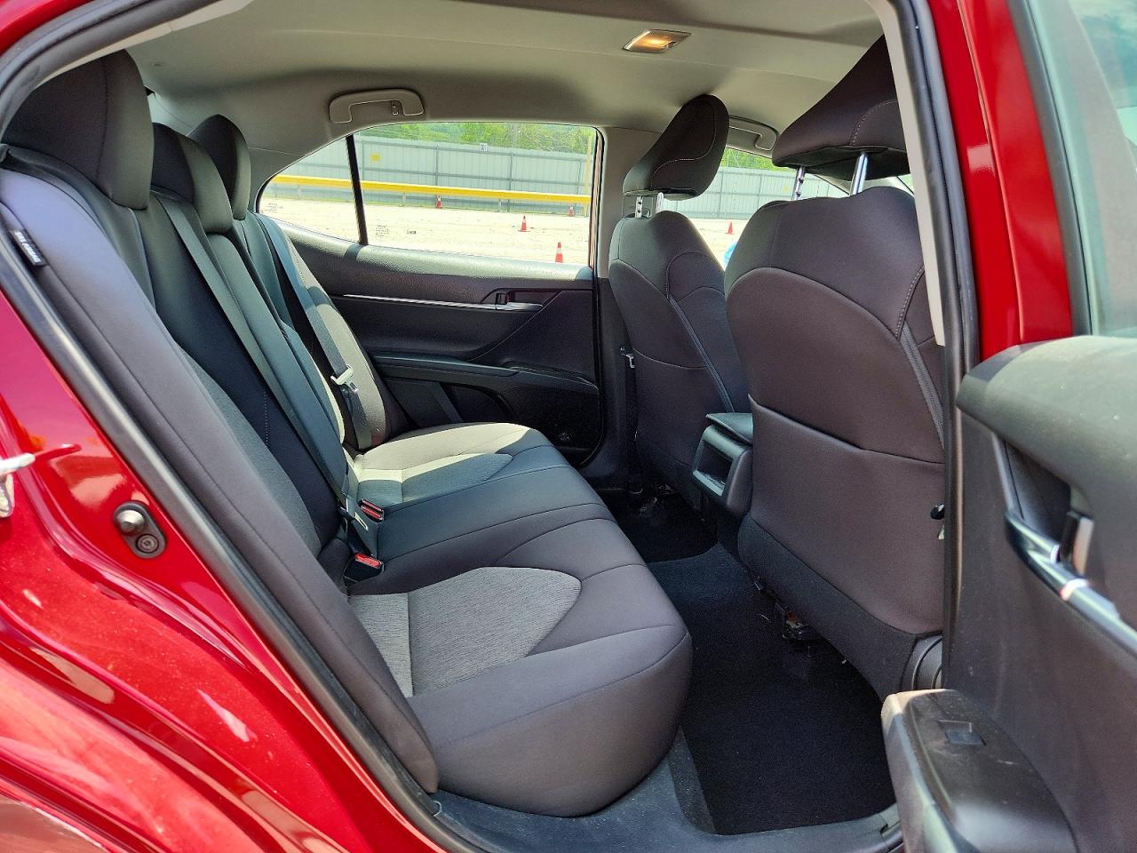 2021 TOYOTA CAMRY LE photo 28