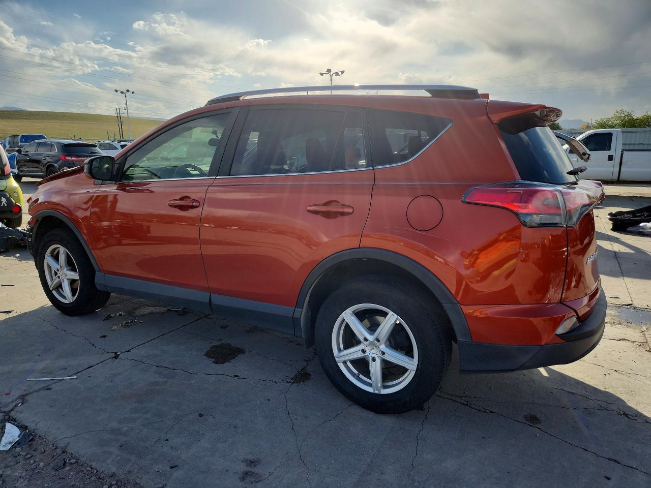 2016 TOYOTA RAV4 LE photo 4