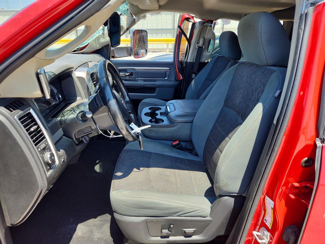2018 RAM 3500 SLT photo 7
