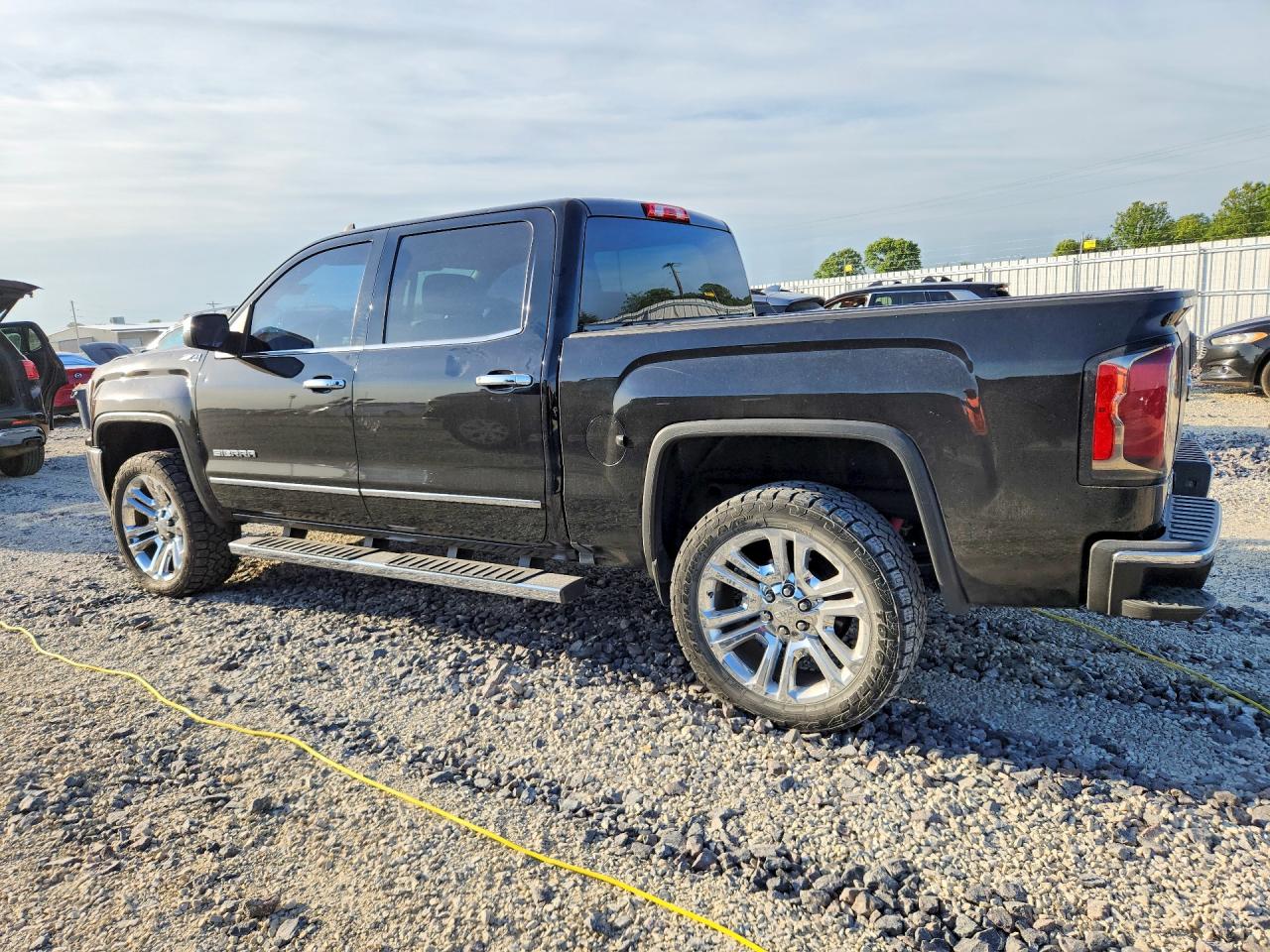 2017 GMC SIERRA K1500 SLT photo 4