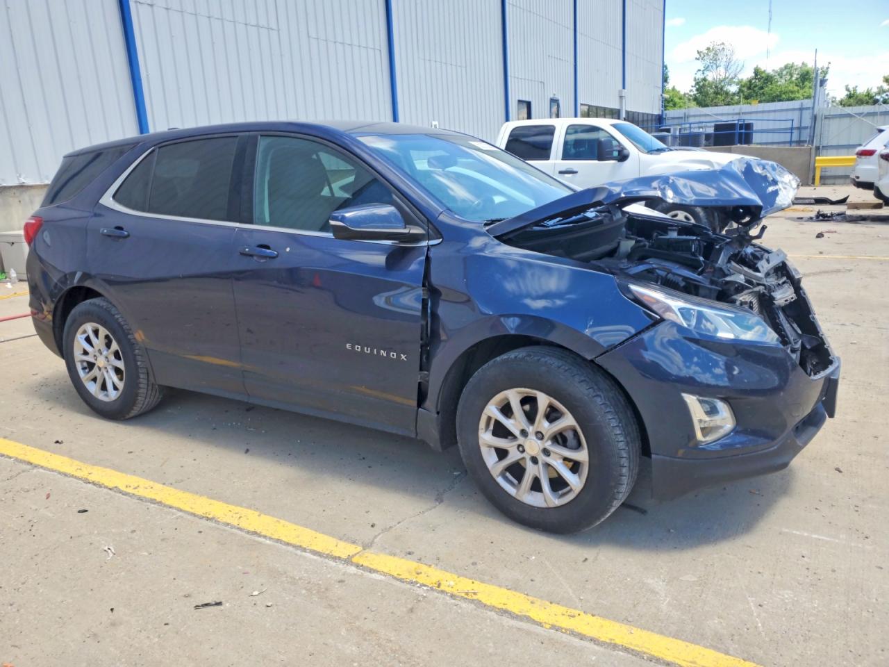 2019 CHEVROLET EQUINOX LT photo 4