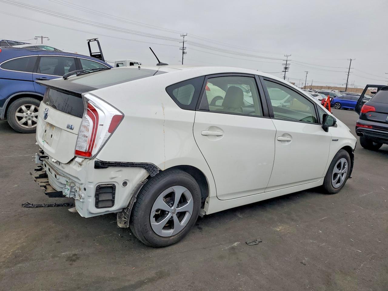 2013 TOYOTA PRIUS FOUR photo 7