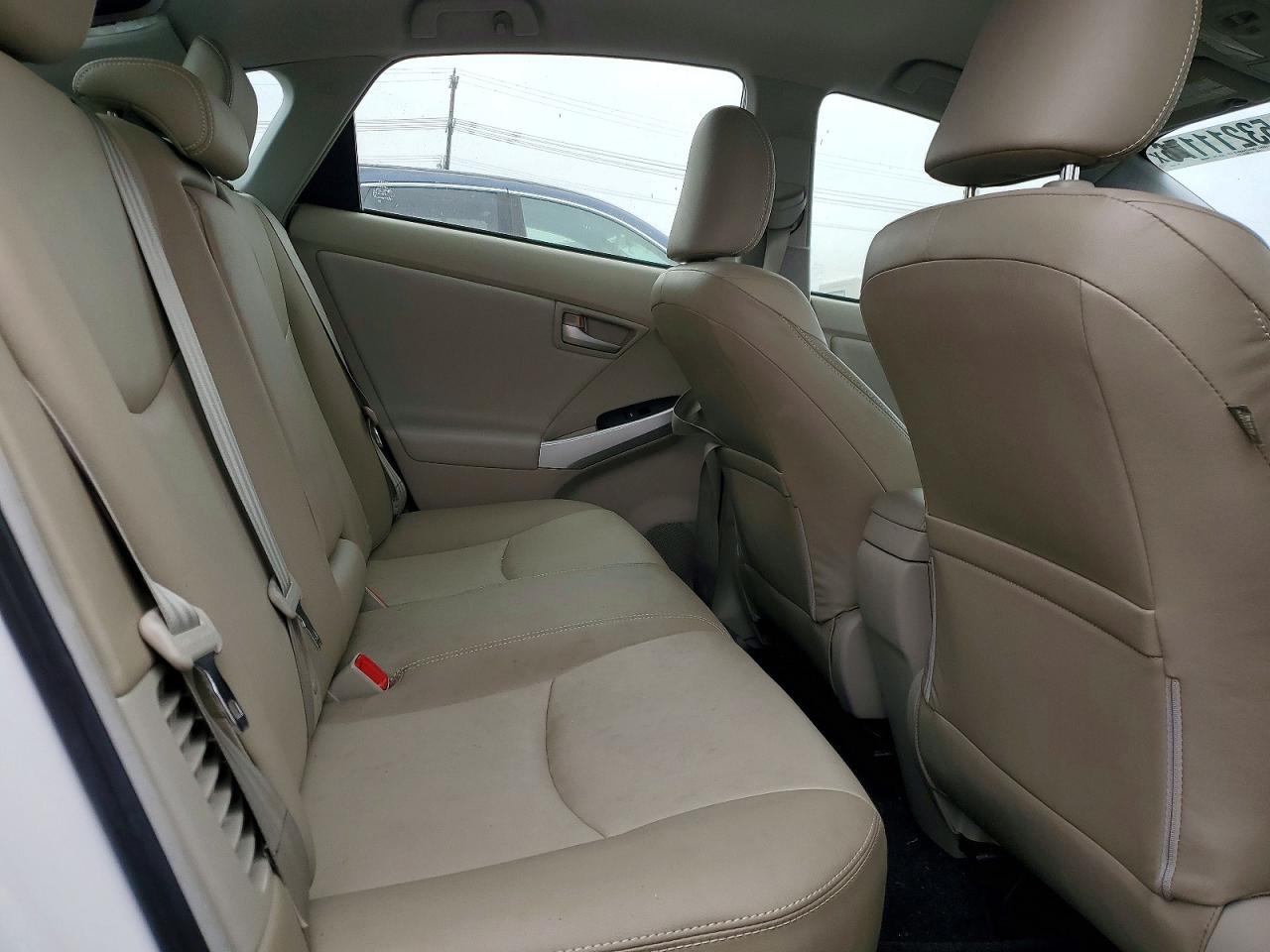 2013 TOYOTA PRIUS FOUR photo 31