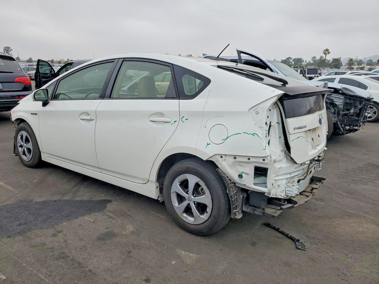 2013 TOYOTA PRIUS FOUR photo 4