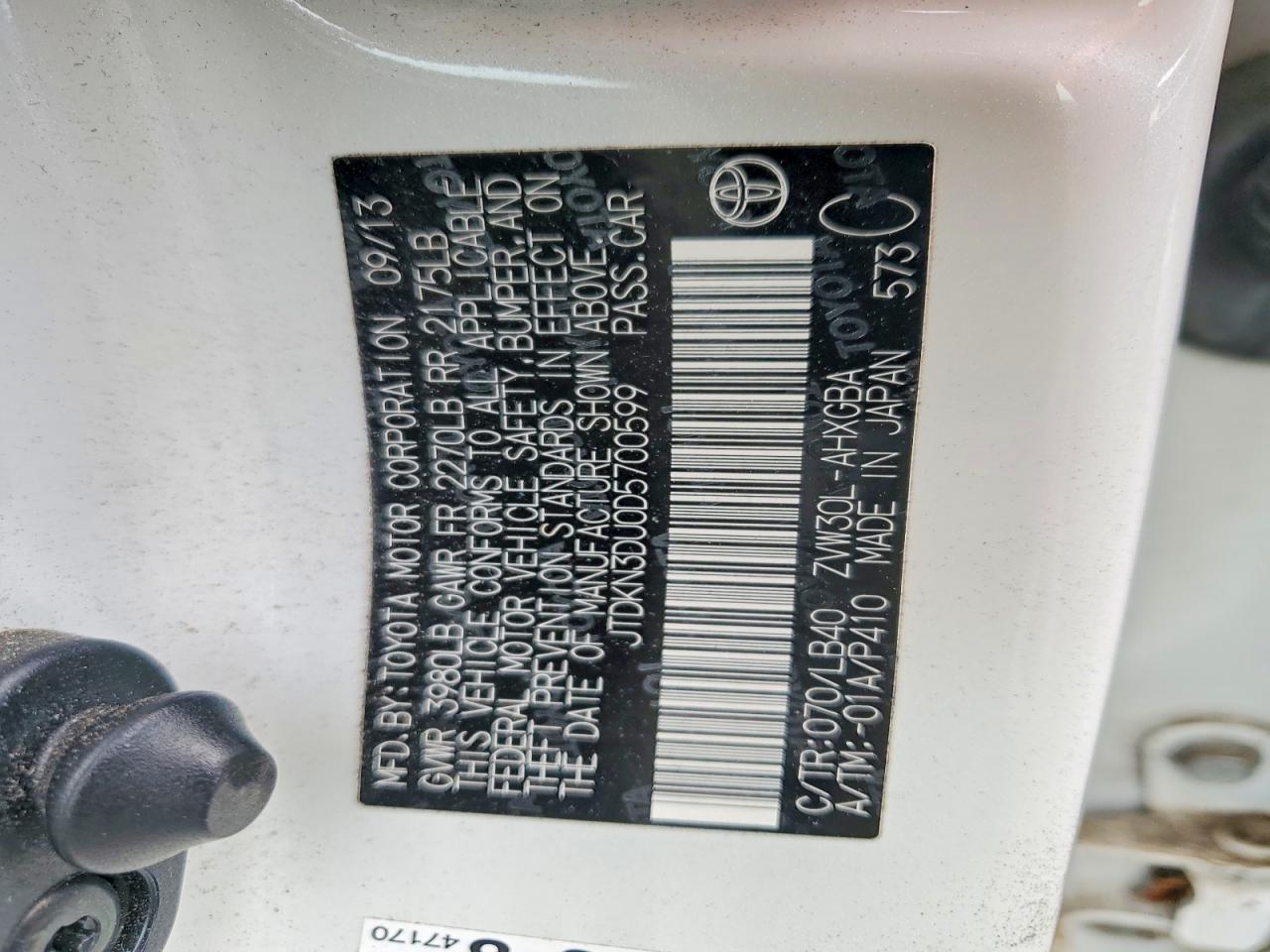 2013 TOYOTA PRIUS FOUR photo 40