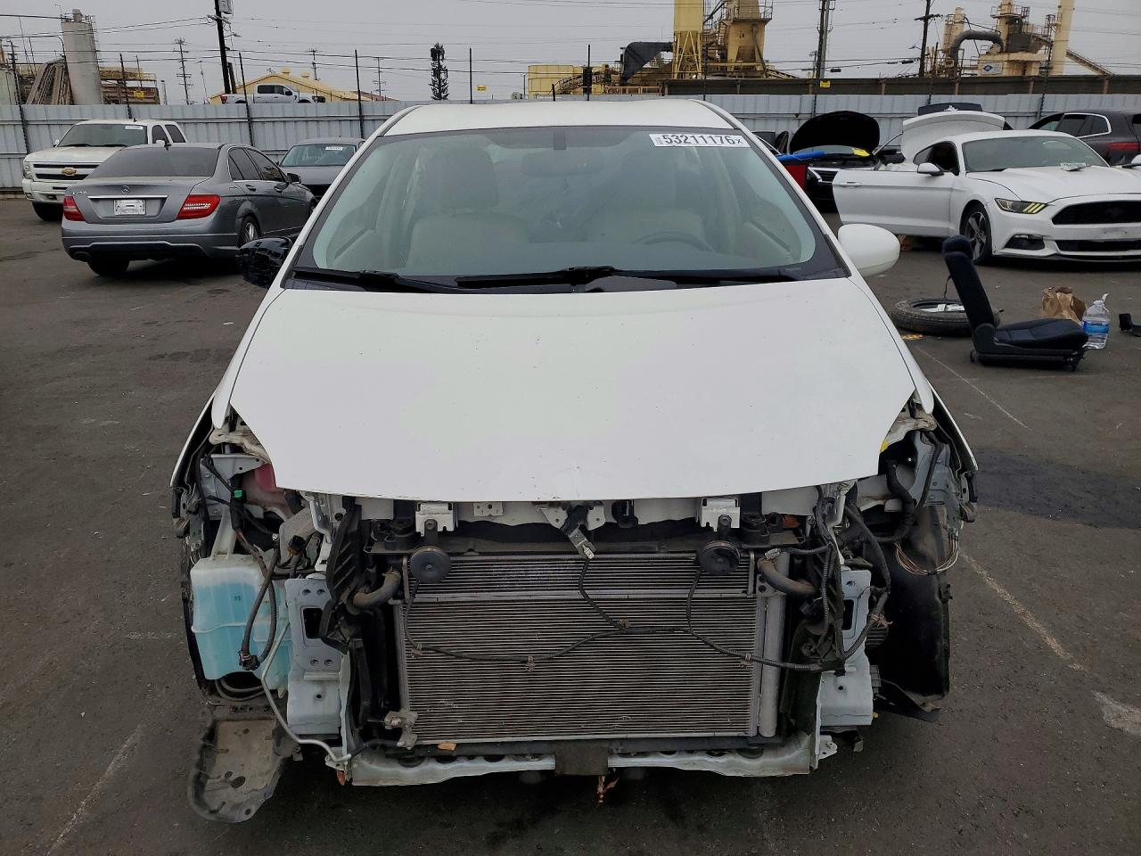 2013 TOYOTA PRIUS FOUR photo 13