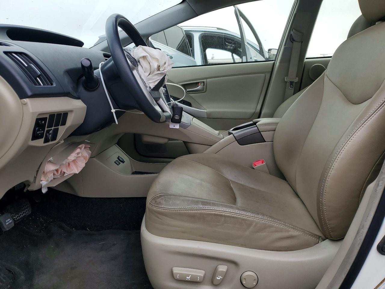 2013 TOYOTA PRIUS FOUR photo 19