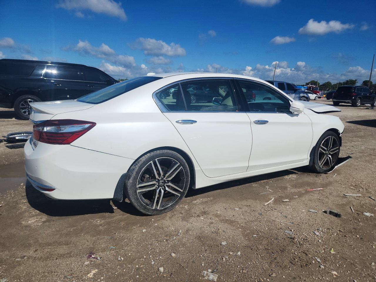 2016 HONDA ACCORD TOURING photo 3