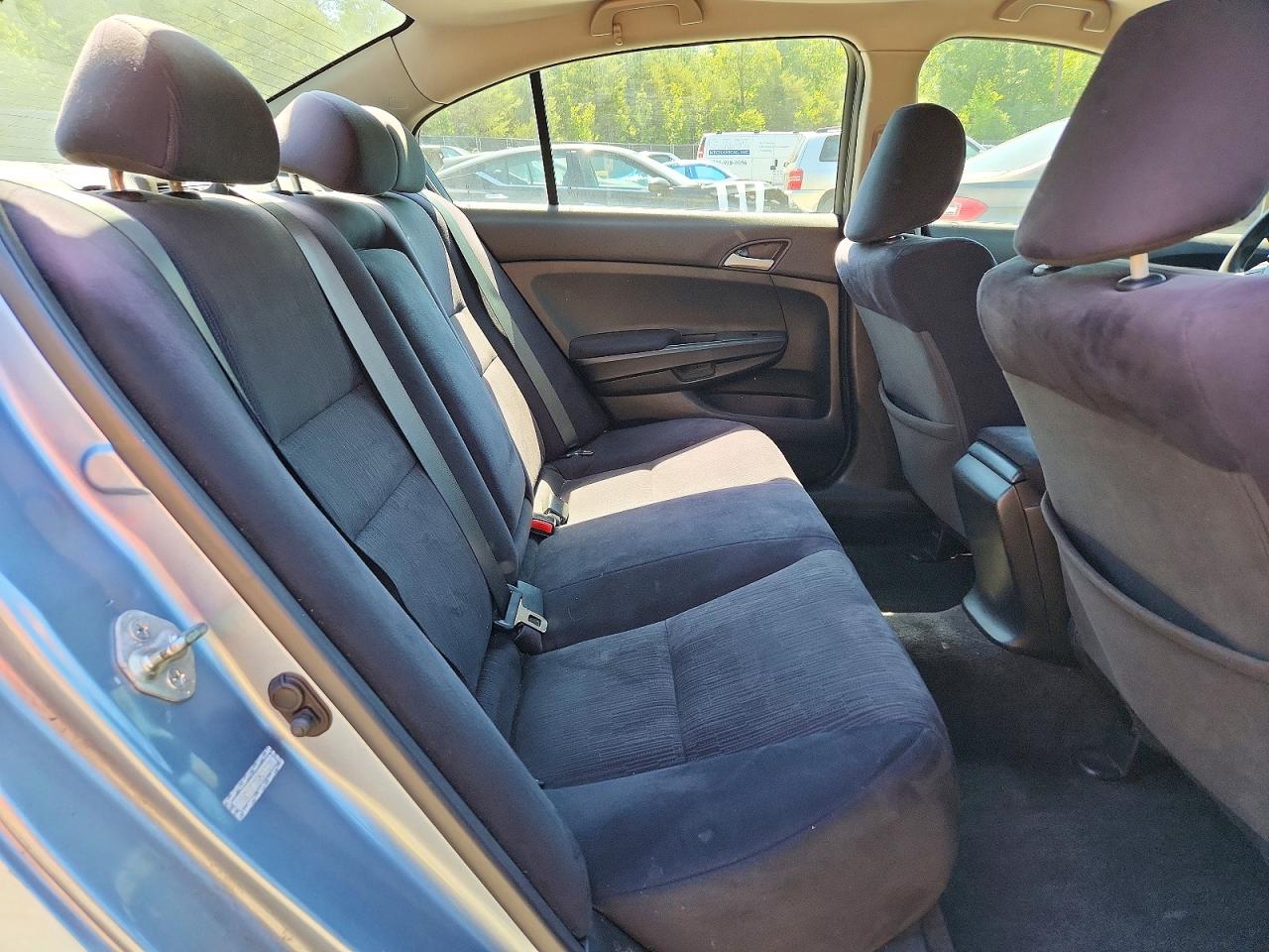 2011 HONDA ACCORD LX photo 19