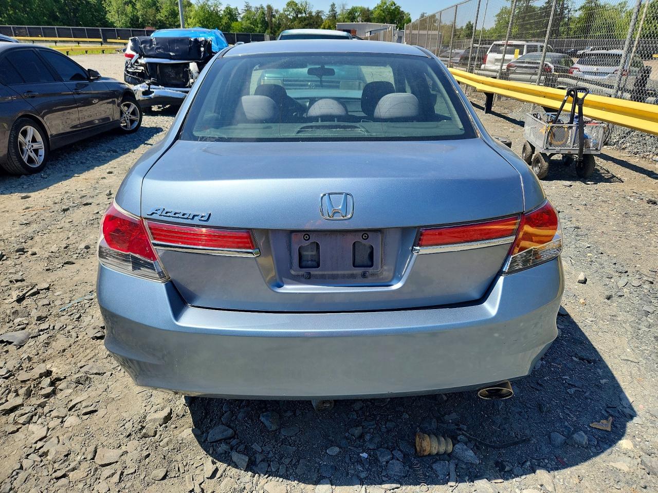 2011 HONDA ACCORD LX photo 11
