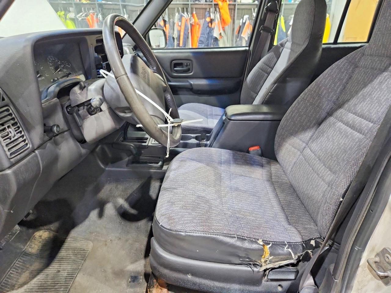 2000 JEEP CHEROKEE SPORT photo 19
