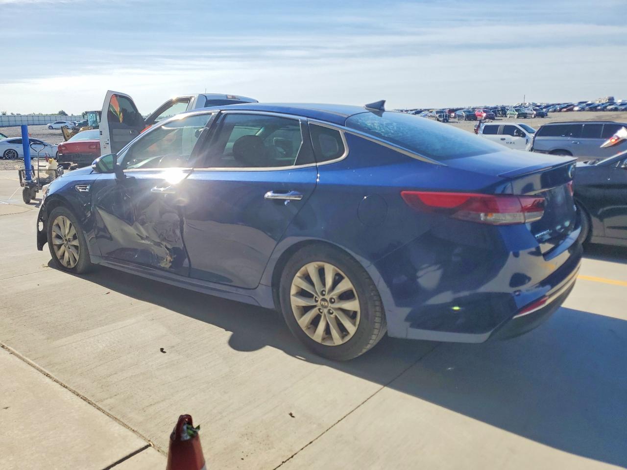 2018 KIA OPTIMA photo 3