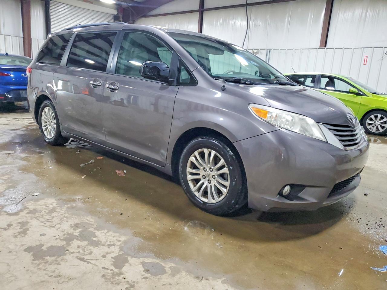 2014 TOYOTA SIENNA XLE 8-PASSENGER photo 7