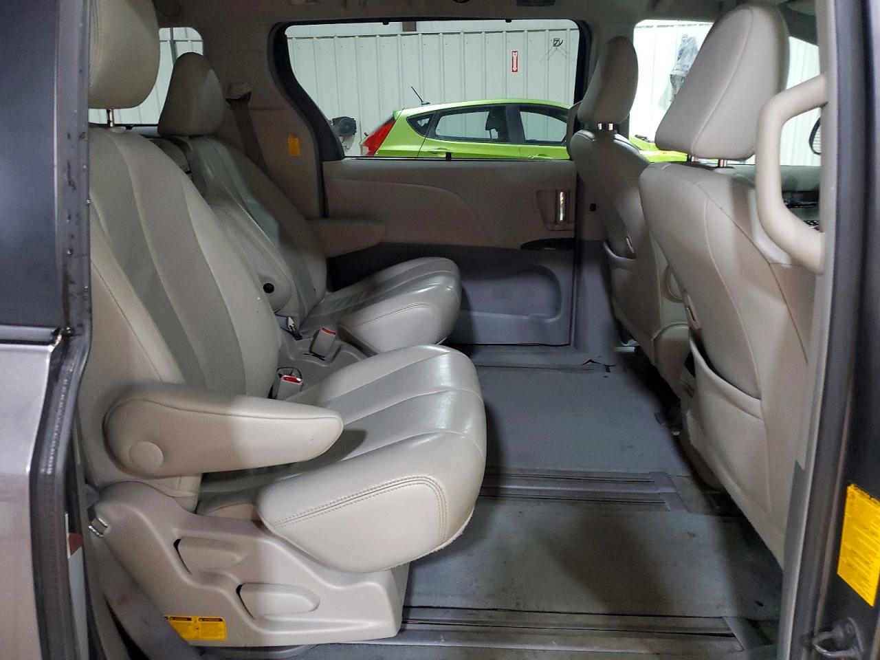 2014 TOYOTA SIENNA XLE 8-PASSENGER photo 21