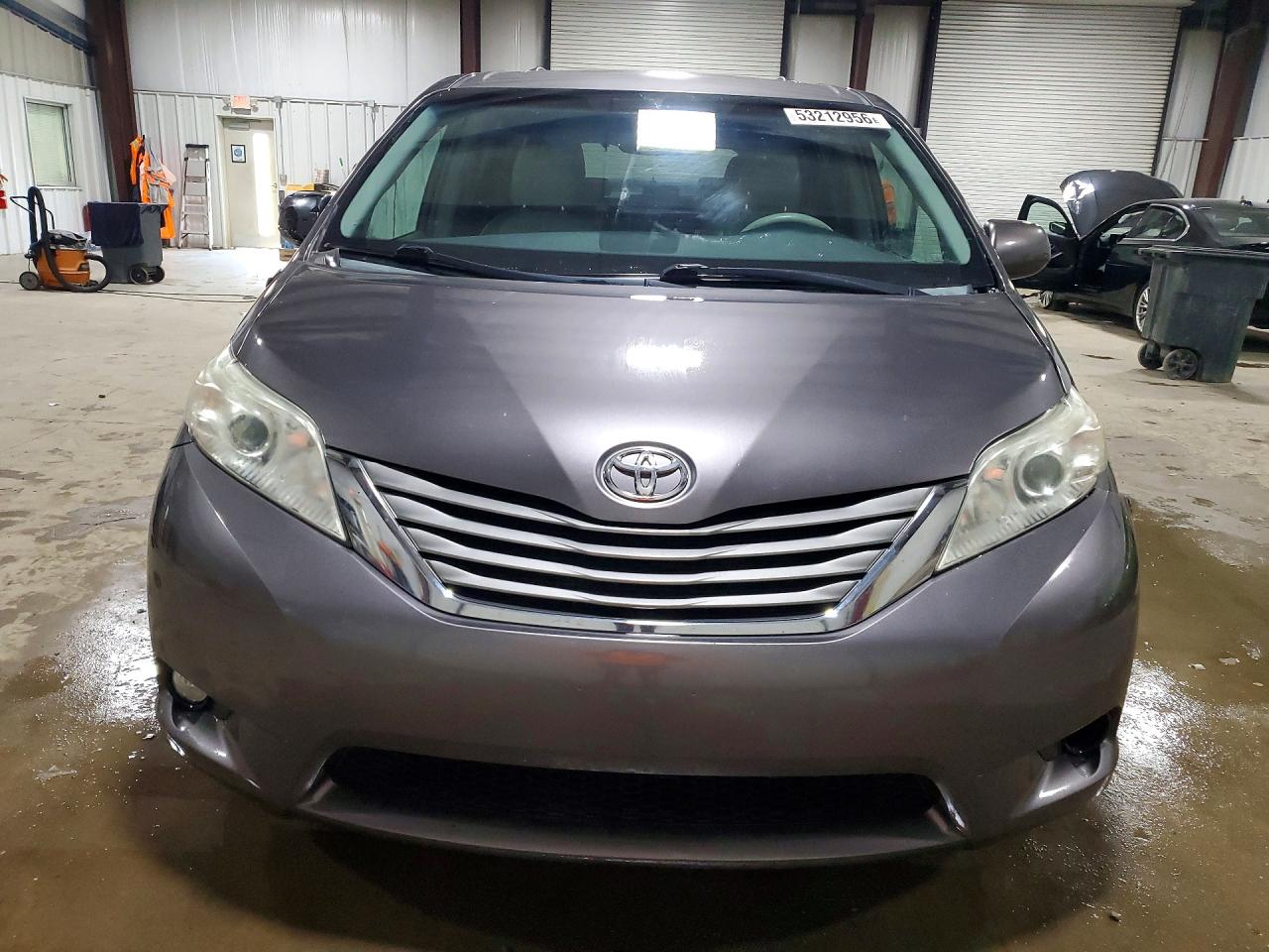 2014 TOYOTA SIENNA XLE 8-PASSENGER photo 9