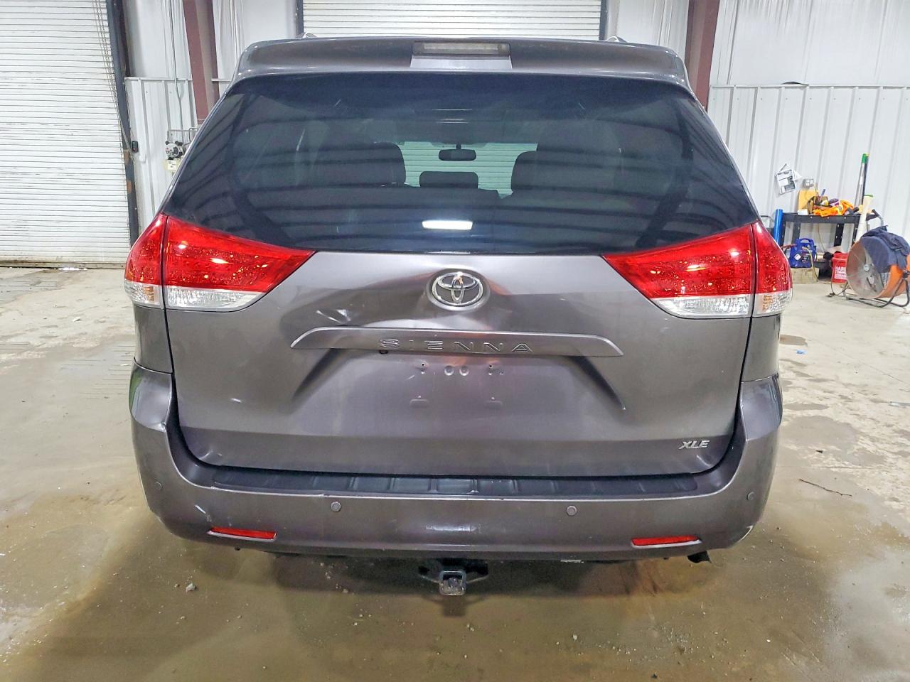 2014 TOYOTA SIENNA XLE 8-PASSENGER photo 11