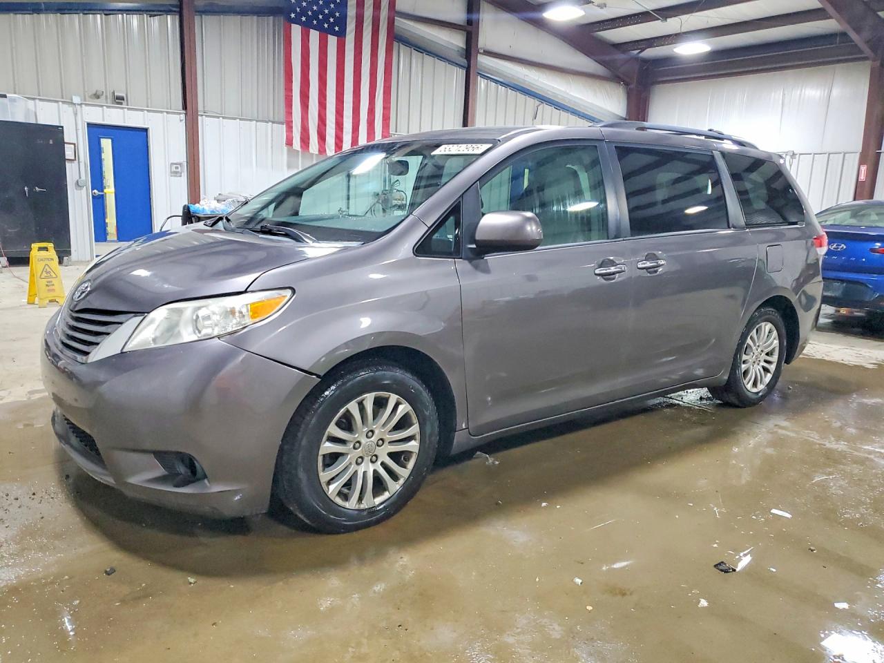 2014 TOYOTA SIENNA