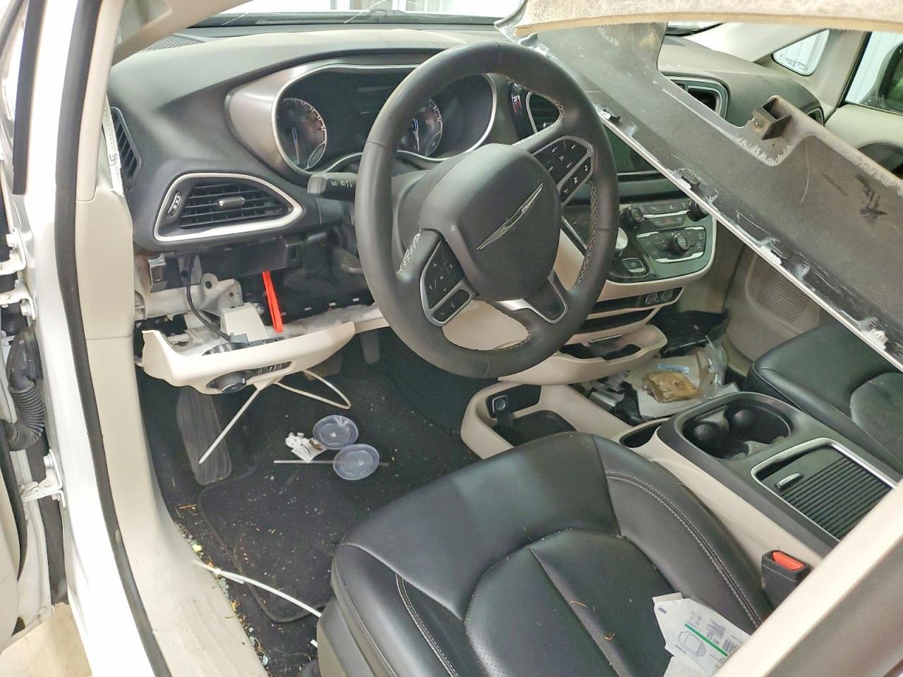2024 CHRYSLER PACIFICA TOURING L photo 15