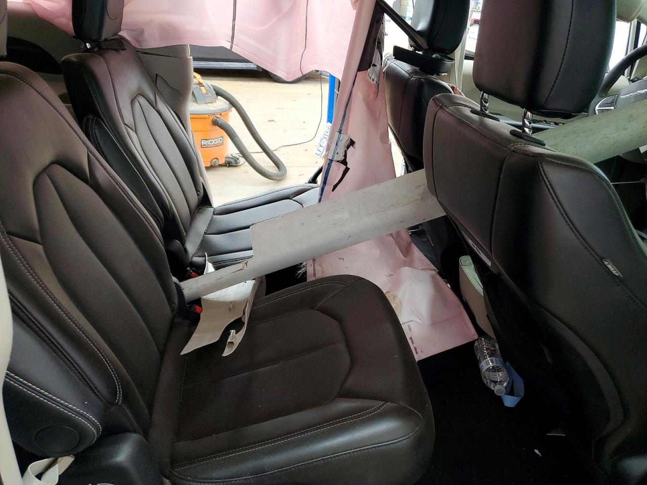 2024 CHRYSLER PACIFICA TOURING L photo 19