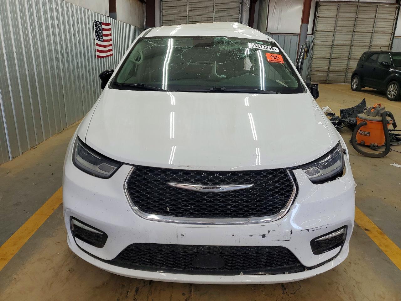 2024 CHRYSLER PACIFICA TOURING L photo 9
