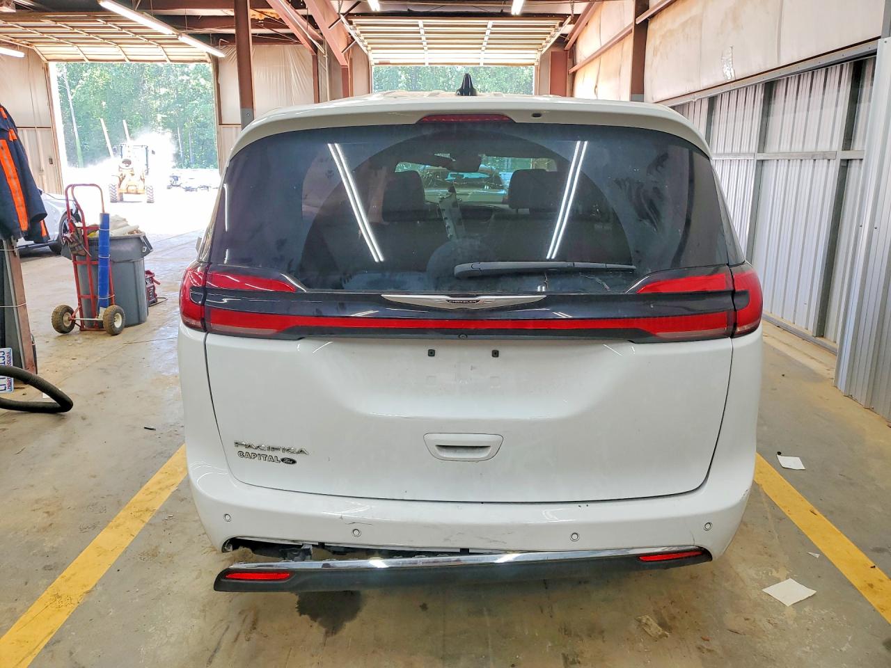 2024 CHRYSLER PACIFICA TOURING L photo 11