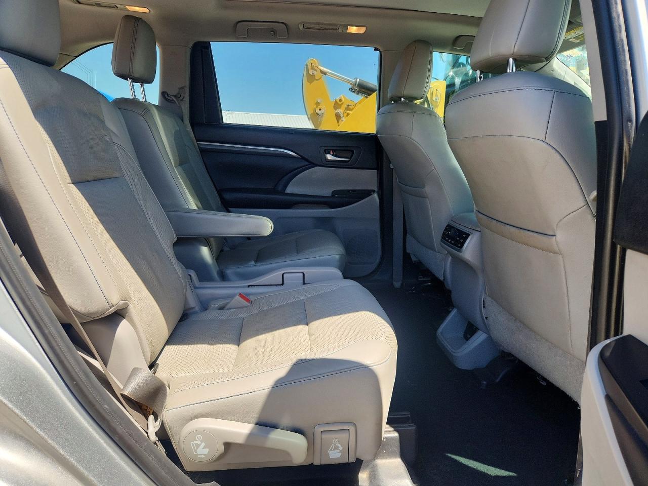 2019 TOYOTA HIGHLANDER LIMITED PLATINUM photo 11