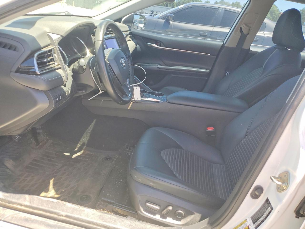2020 TOYOTA CAMRY SE photo 13