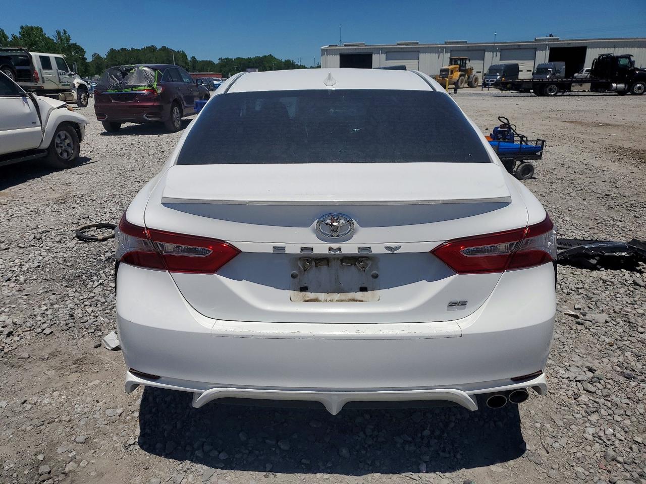 2020 TOYOTA CAMRY SE photo 11