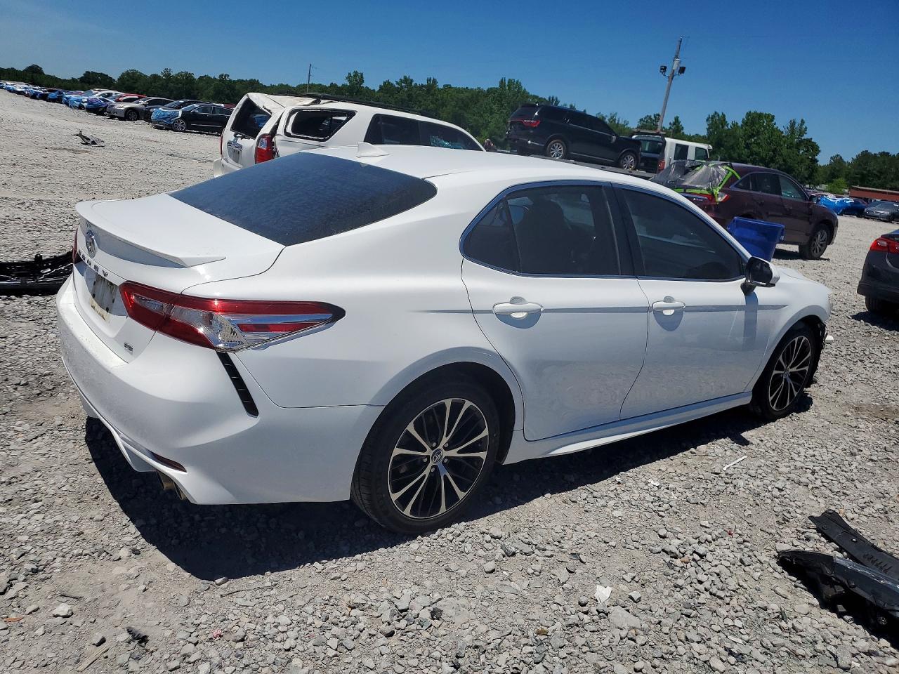 2020 TOYOTA CAMRY SE photo 5