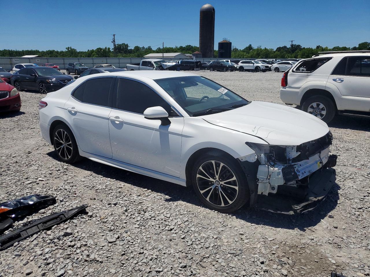 2020 TOYOTA CAMRY SE photo 7