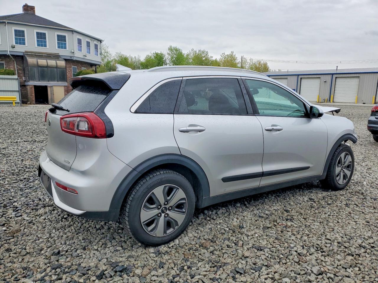 2018 KIA NIRO LX photo 5