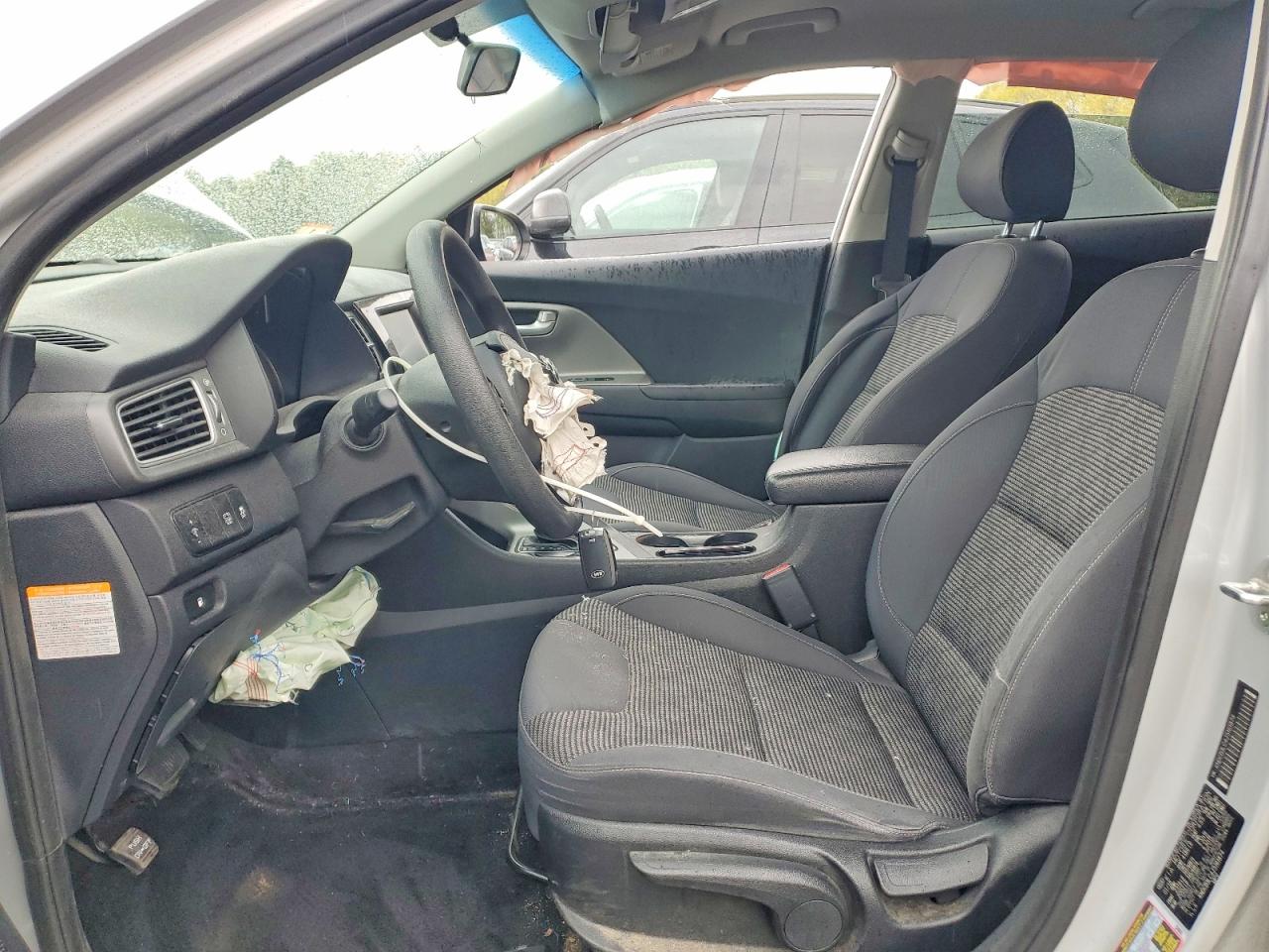 2018 KIA NIRO LX photo 13