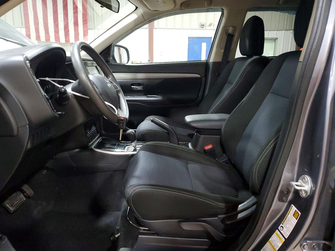 2018 MITSUBISHI OUTLANDER ES photo 19