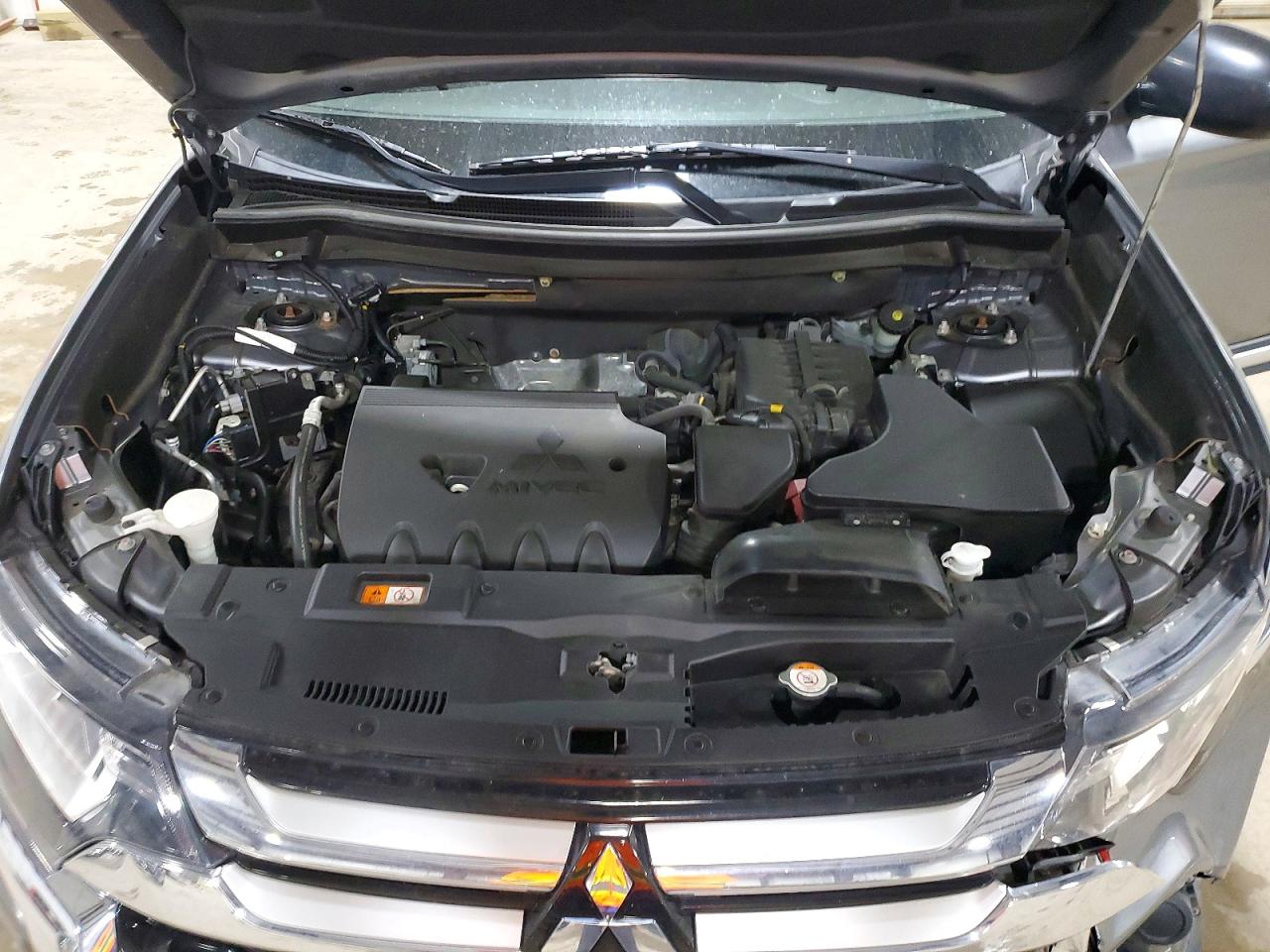 2018 MITSUBISHI OUTLANDER ES photo 34