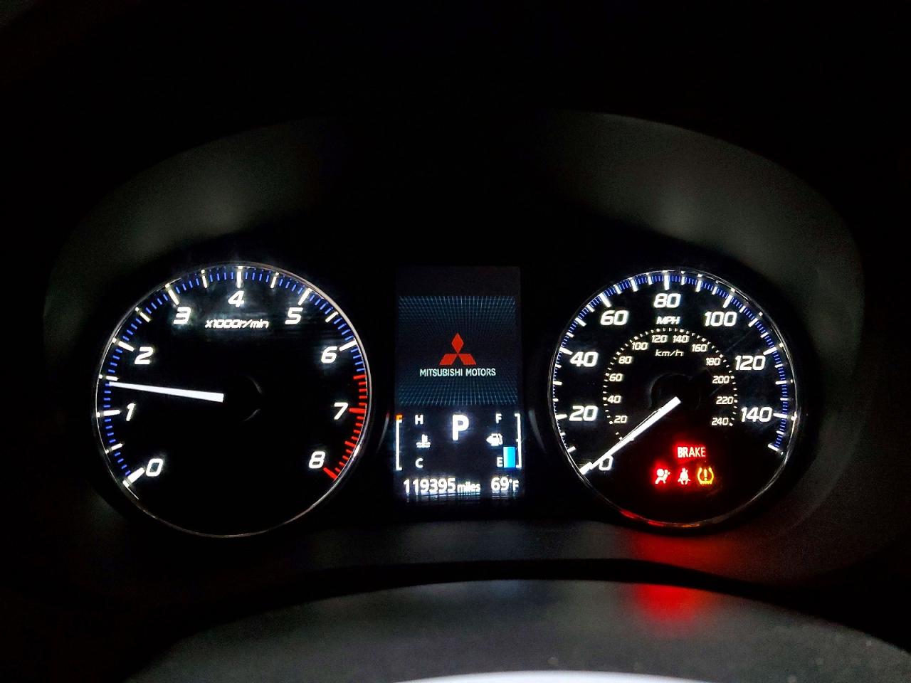 2018 MITSUBISHI OUTLANDER ES photo 25