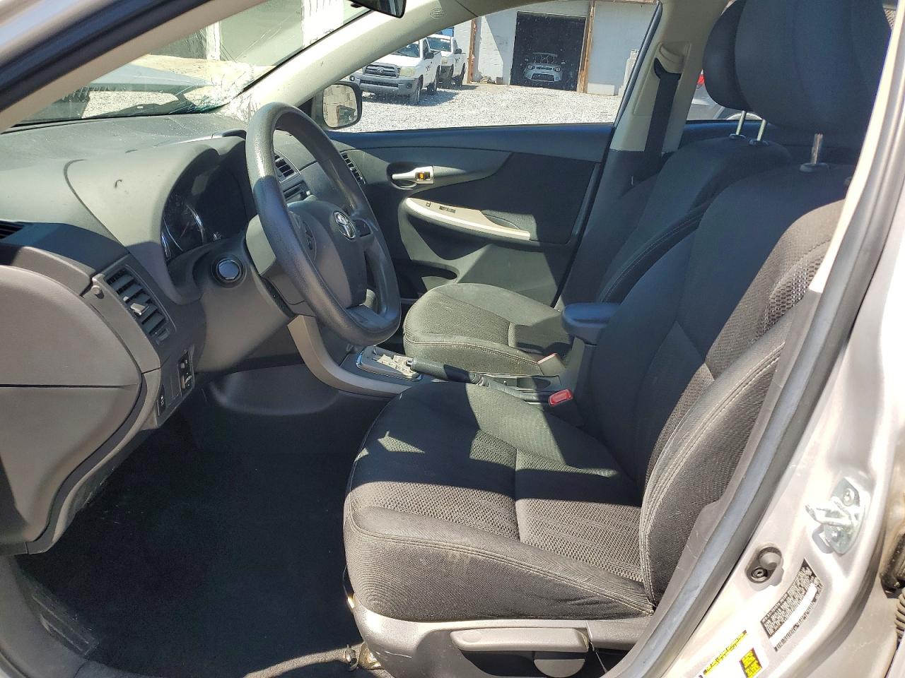 2012 TOYOTA COROLLA photo 13