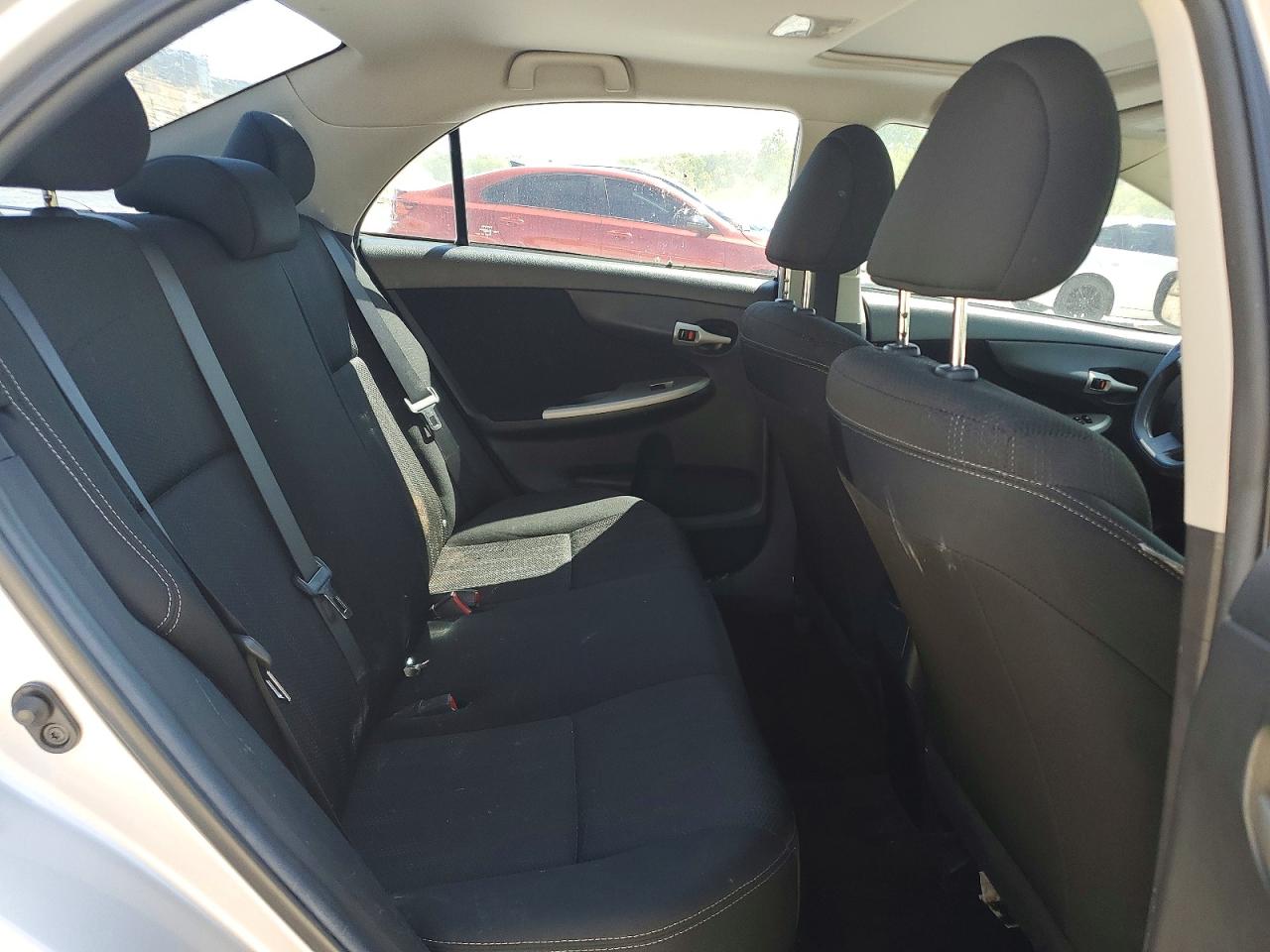 2012 TOYOTA COROLLA photo 19