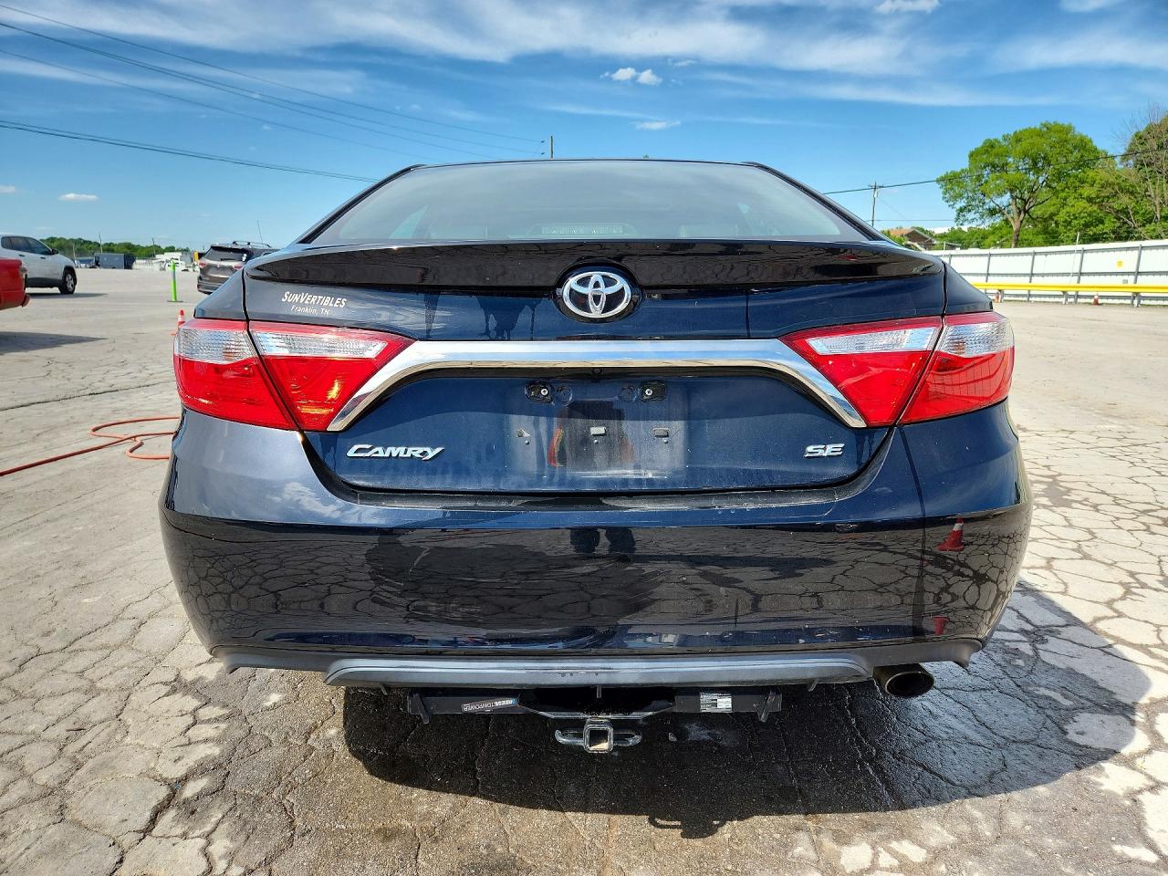 2017 TOYOTA CAMRY SE photo 16