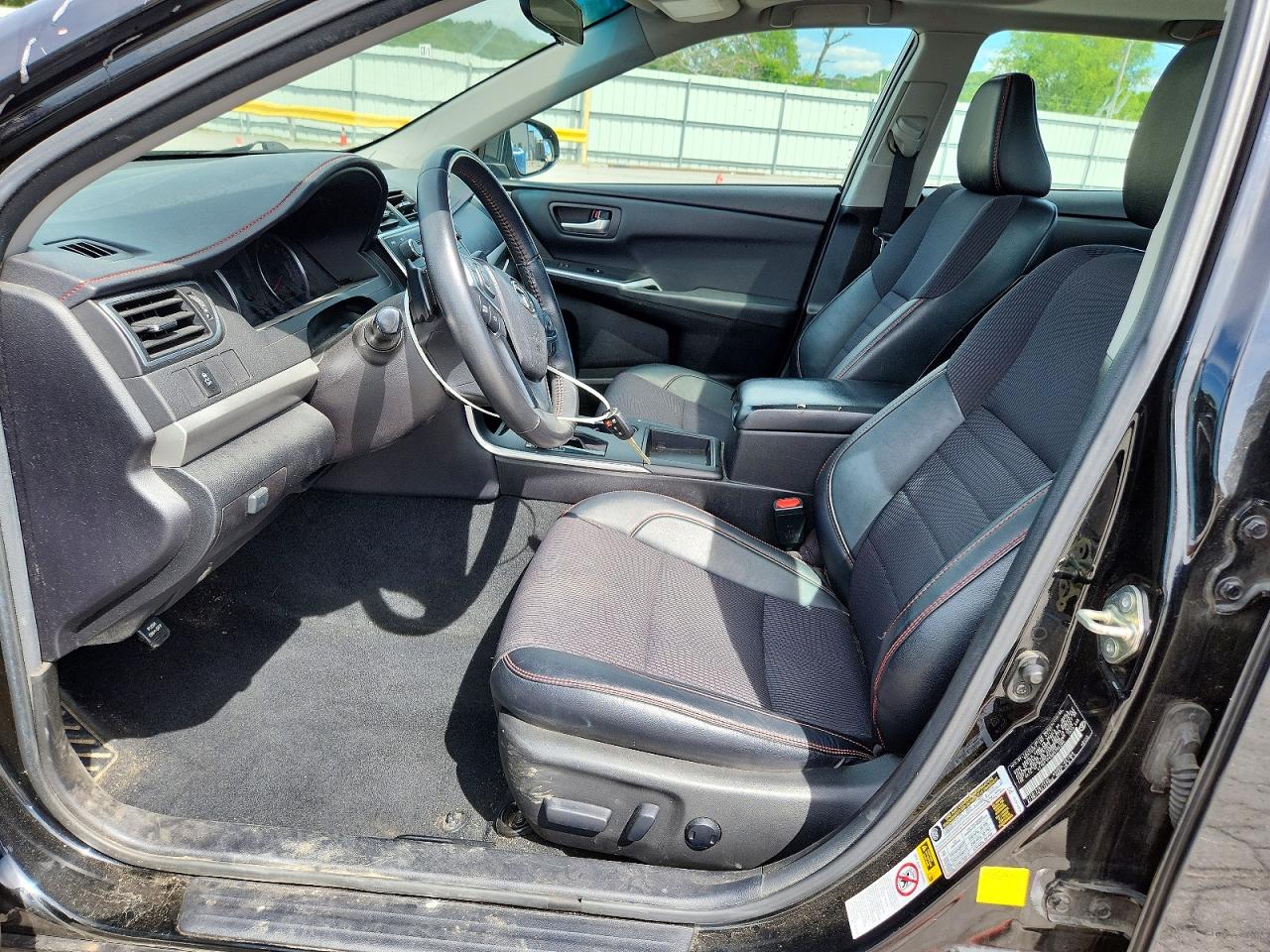 2017 TOYOTA CAMRY SE photo 19