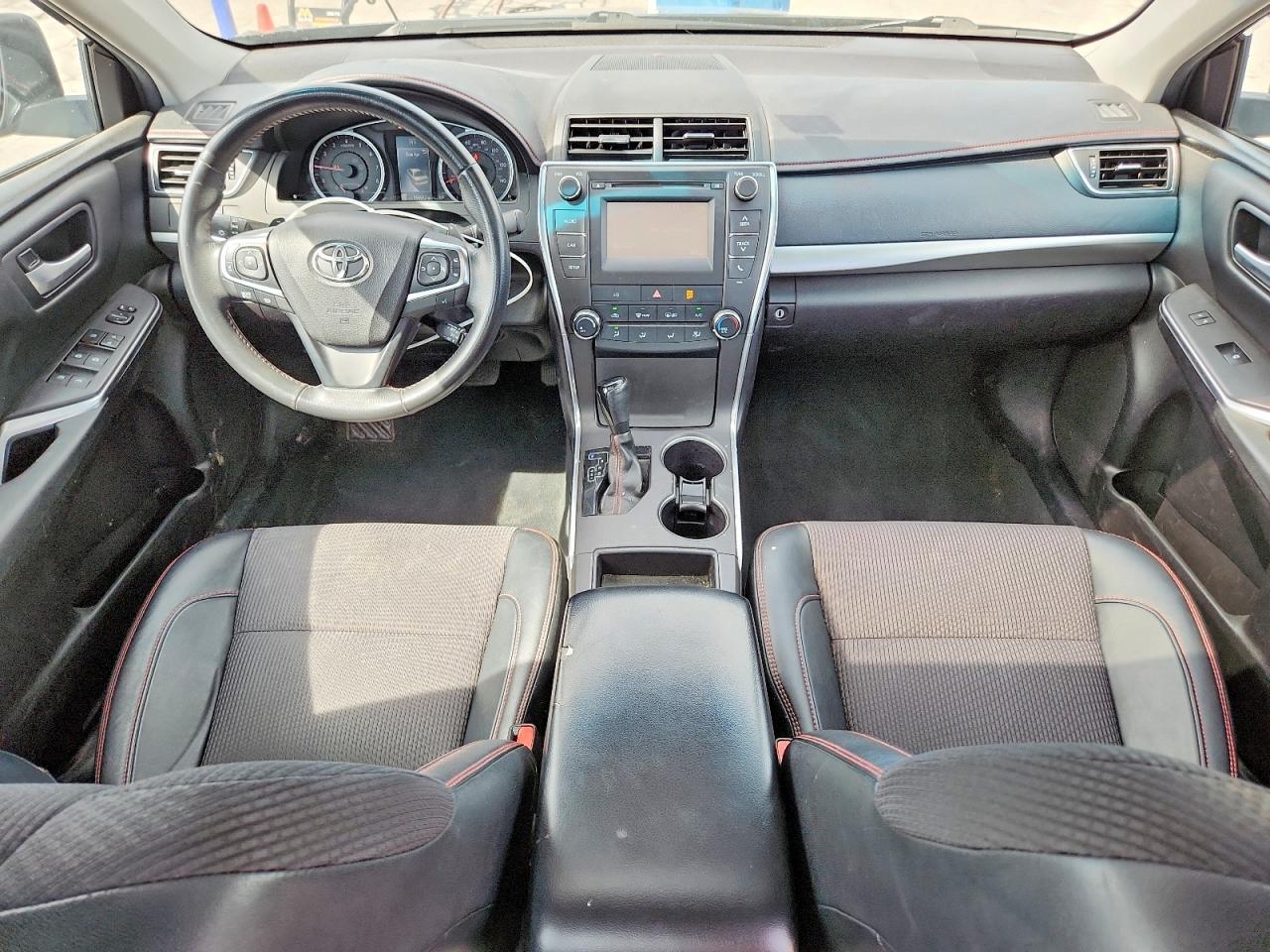 2017 TOYOTA CAMRY SE photo 22