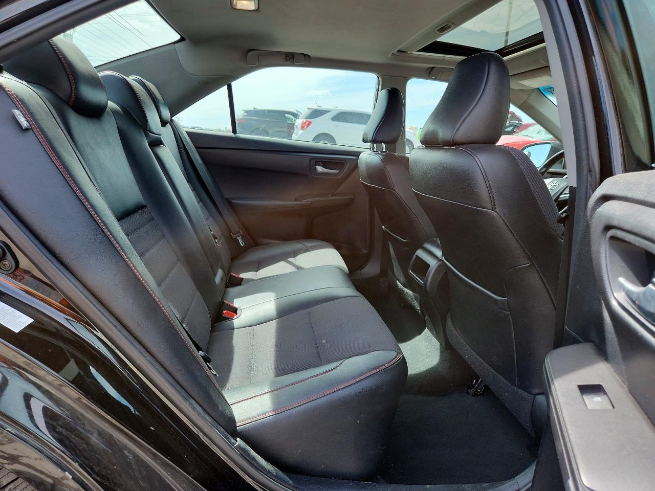 2017 TOYOTA CAMRY SE photo 28