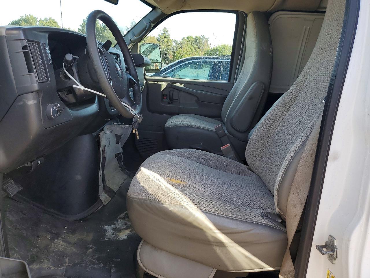 2015 GMC SAVANA G2500 photo 19