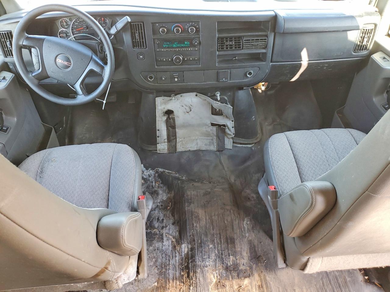2015 GMC SAVANA G2500 photo 22