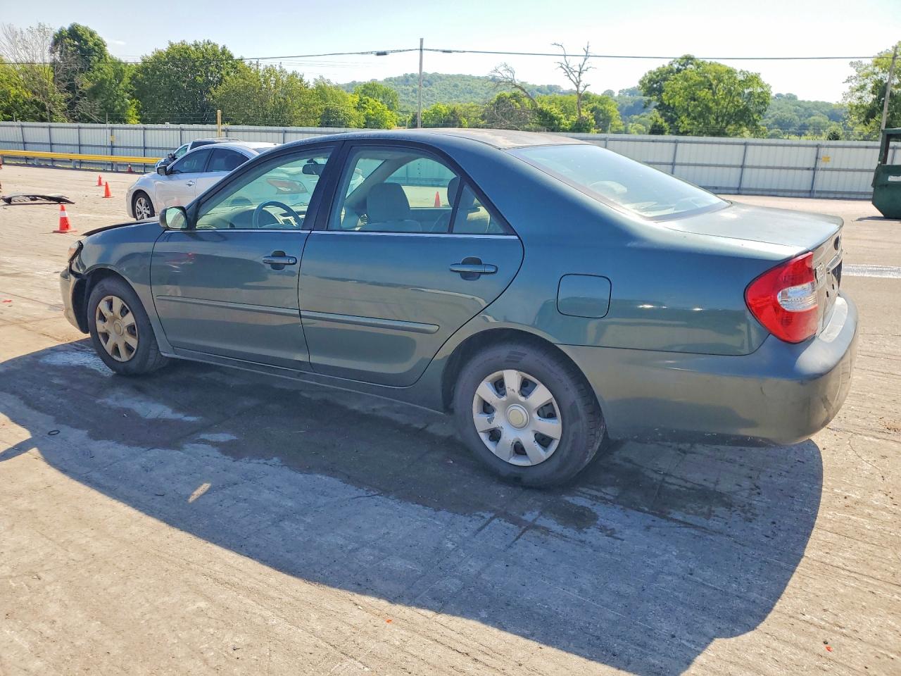 2004 TOYOTA CAMRY LE photo 3
